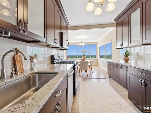 6 Horizon Rd APT 2301, Fort Lee, NJ 07024