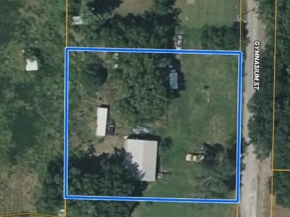 401 Gymnasium Street, Everton, MO 65646