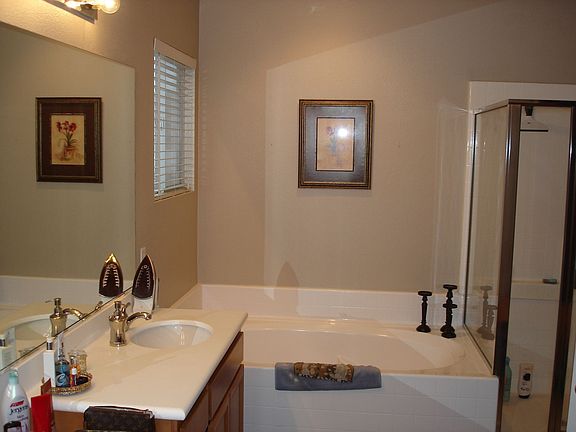 Mater Bedroom Bathroom