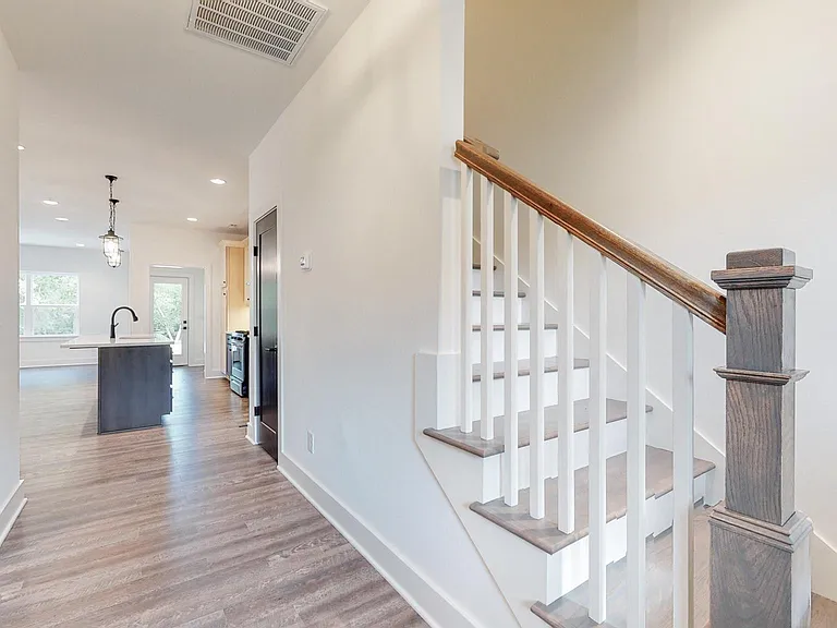 408 Farris Ave — Photo 3