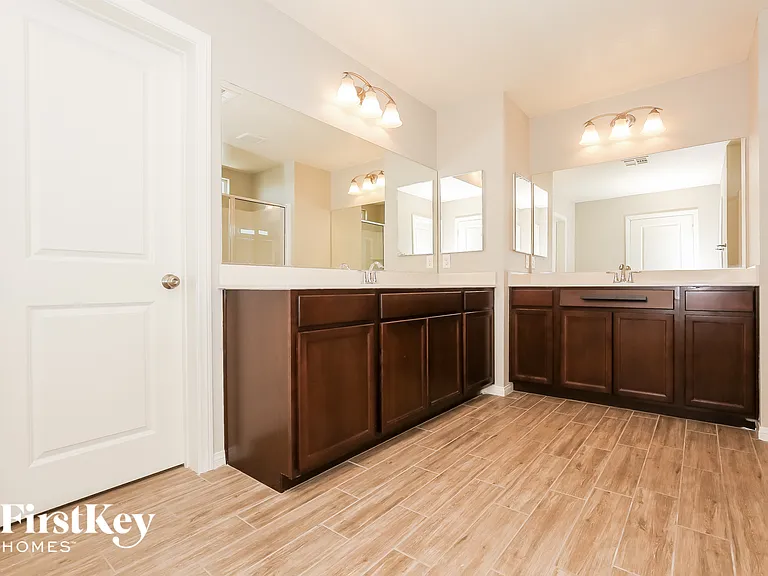 4730 Challenger St — Photo 13