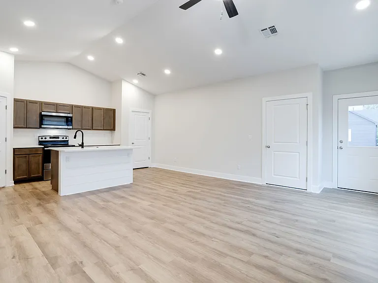 473 E Harper St — Photo 14