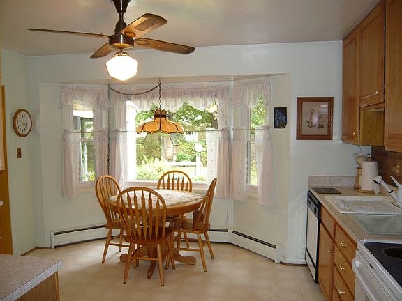 eat in updated kitchen