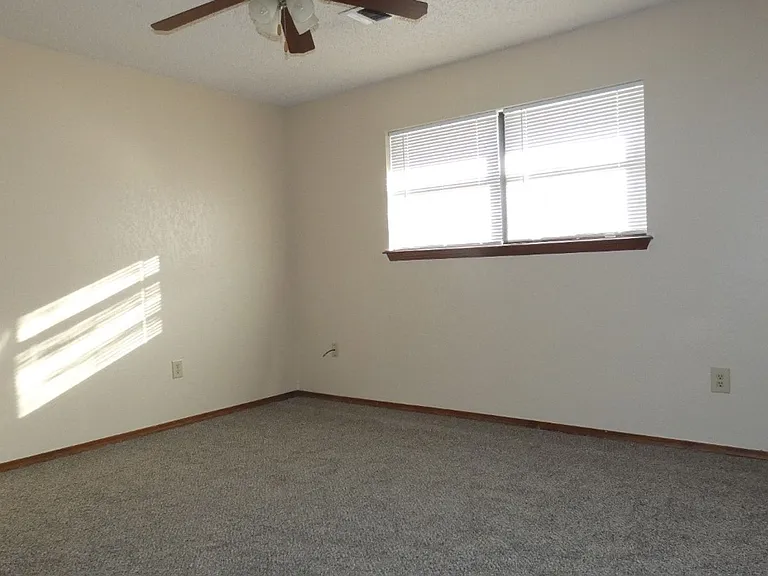 6410 SW Glenhaven Ave — Photo 6