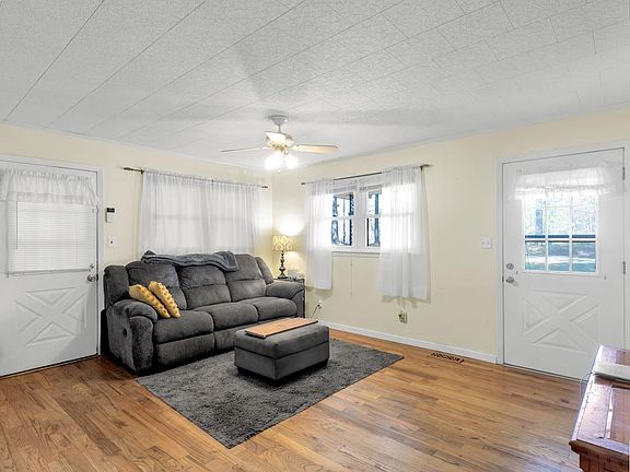 4th image of 1303 Beal Rd