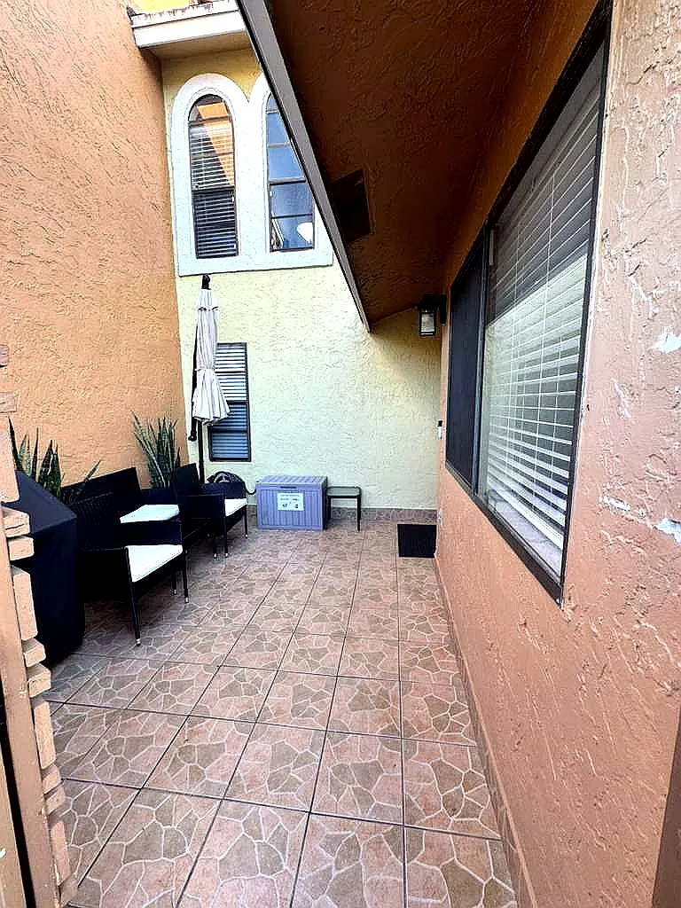 Building Photo - 8077 NW 71st Ct