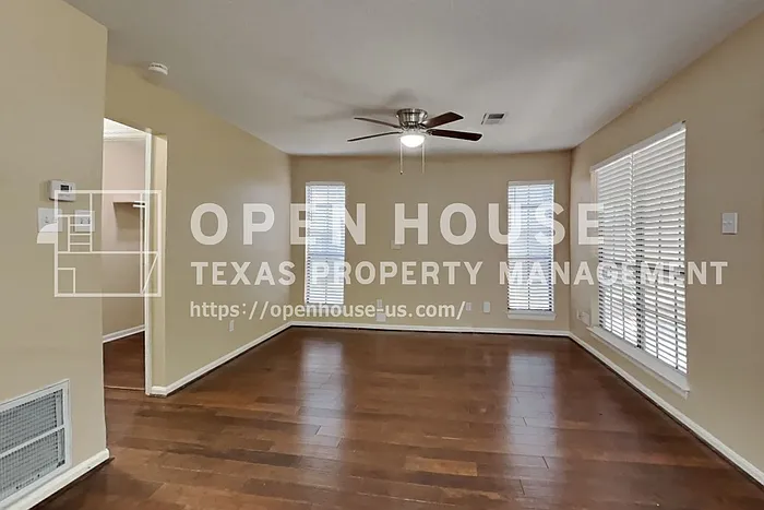 3 bed, 2.5 bath, 1840 sqft, $2,210 — Photo 4