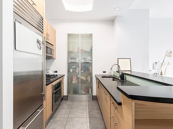4th image of 325 5th Ave APT 24E