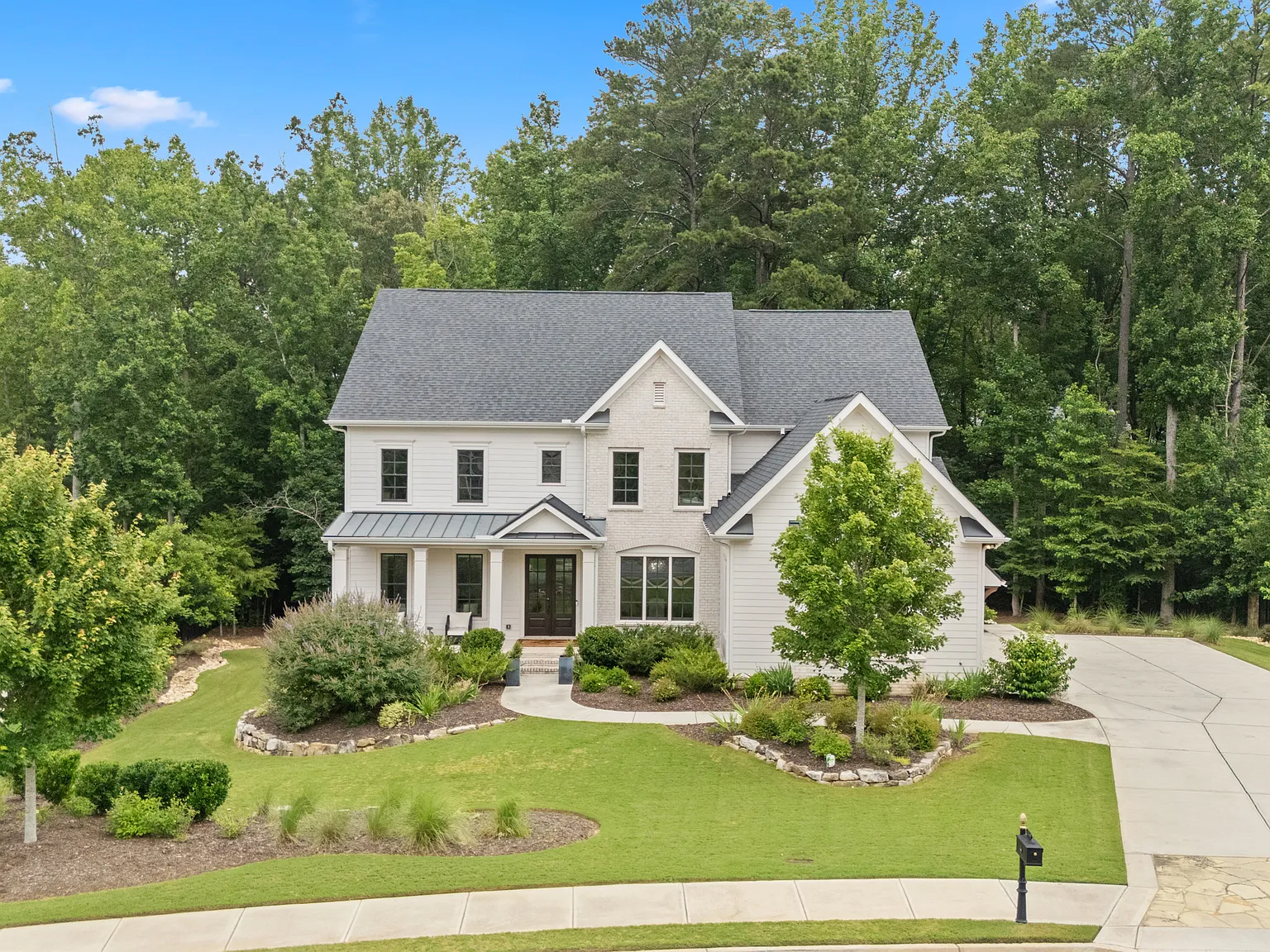 5 bed, 5.5 bath, 5089 sqft, $11,000 — Photo 3