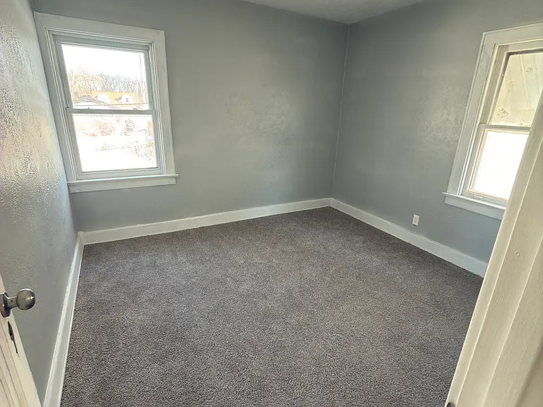 337 Van Buren Ave #1 — Photo 11