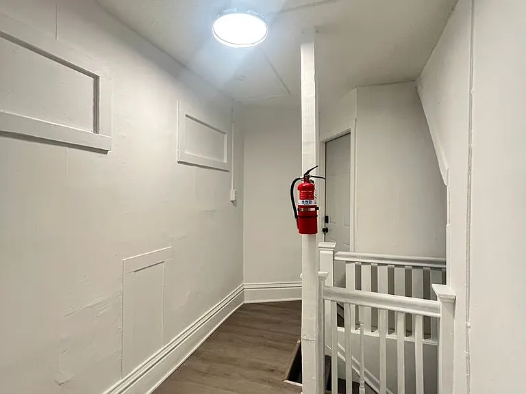 319 Franklin Ave — Photo 17