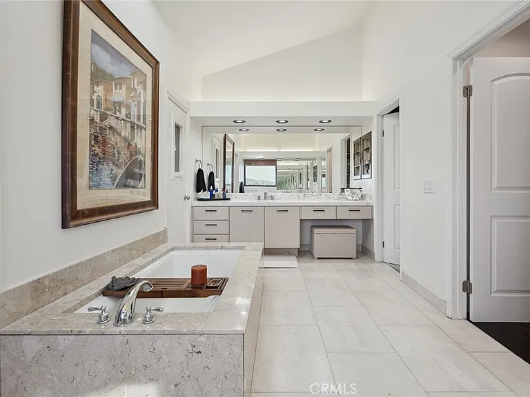 4372 Park Vicente — Photo 24