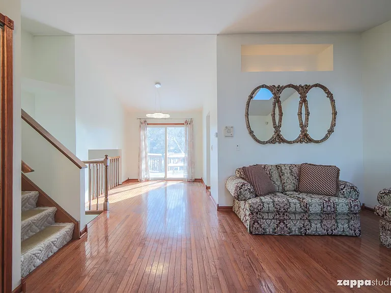 2705 Laurel Ct — Photo 25