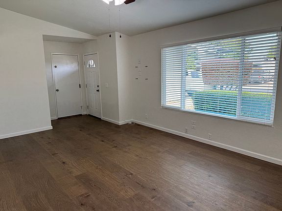 2nd image of 118 Chelsea Ct