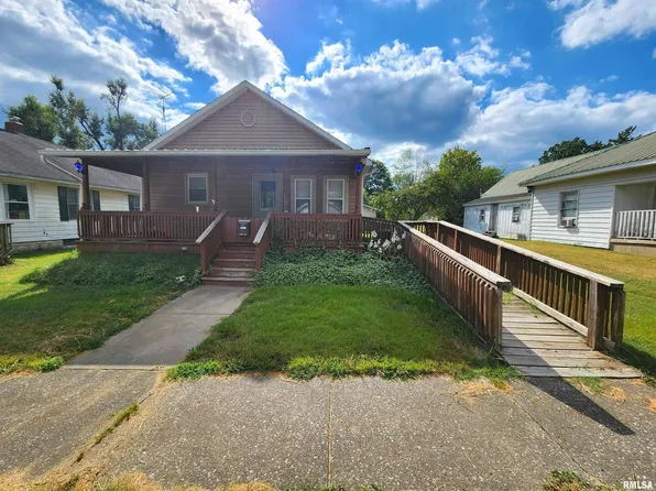 413 N 8th St, Herrin, IL 62948
