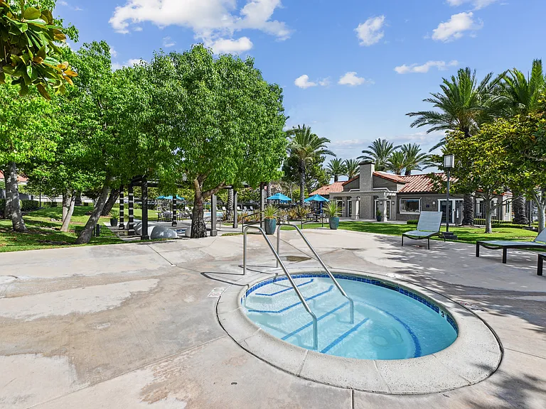 Hidden Hills Condominium Rentals — Photo 19