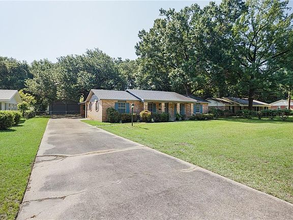 3rd image of 2225 E Vaughan Dr