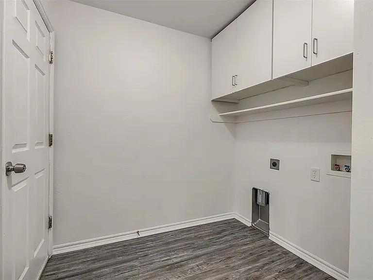 2505 Black Oaks Cir — Photo 22