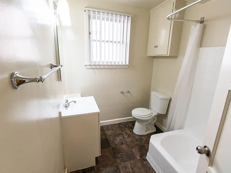 410 Veteran Avenue — Photo 10