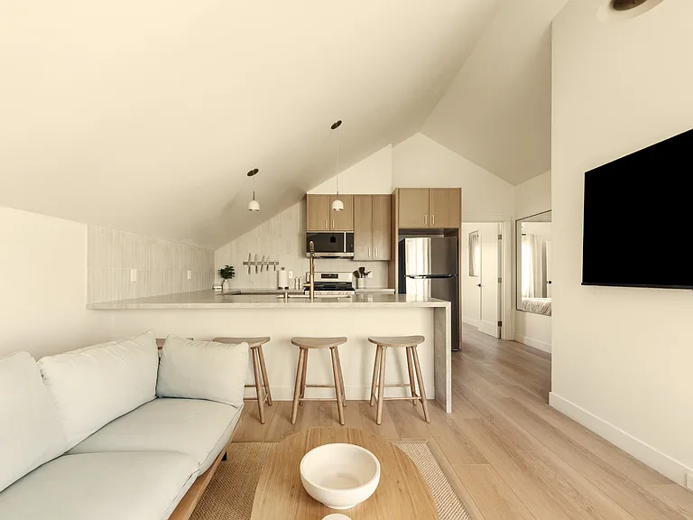 2722 S La Salle Ave #1/4 — Photo 5