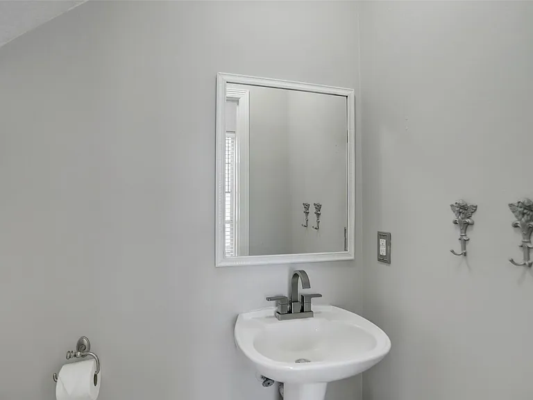 112 Harbour Town Dr — Photo 15