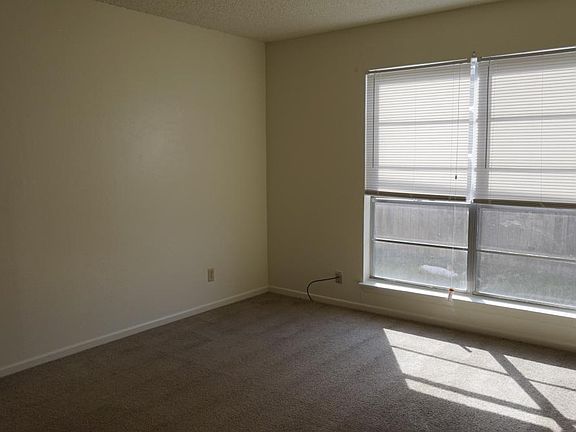 002_Living Room_04142022