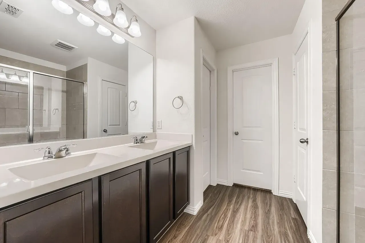 4 bed, 1862 sqft, $2,300 — Photo 3
