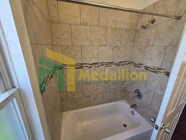 8749 S Wabash Ave — Photo 23