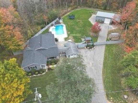 3rd image of 1561 Overhead Rd