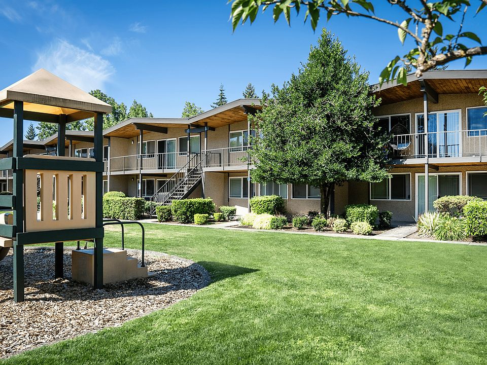Apartment Entrance + Patio l Rainier Gardens l Apartments in Tacoma, Wa