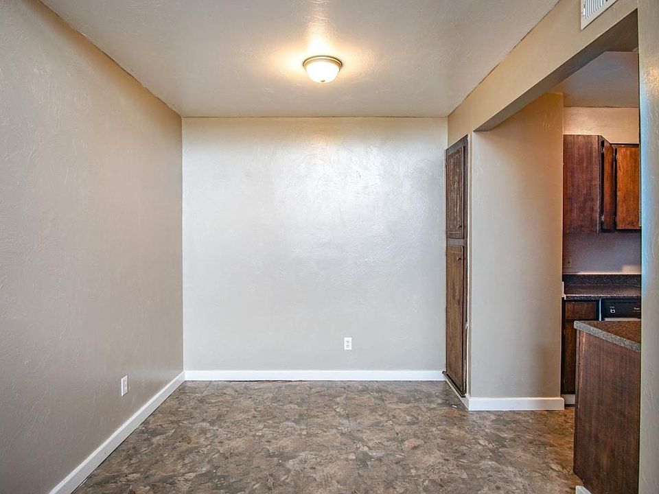 2nd image of 916 NW 105th St APT 209