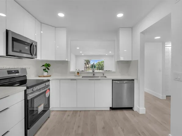 12850 SW 4th Ct APT 410I, Pembroke Pines, FL 33027