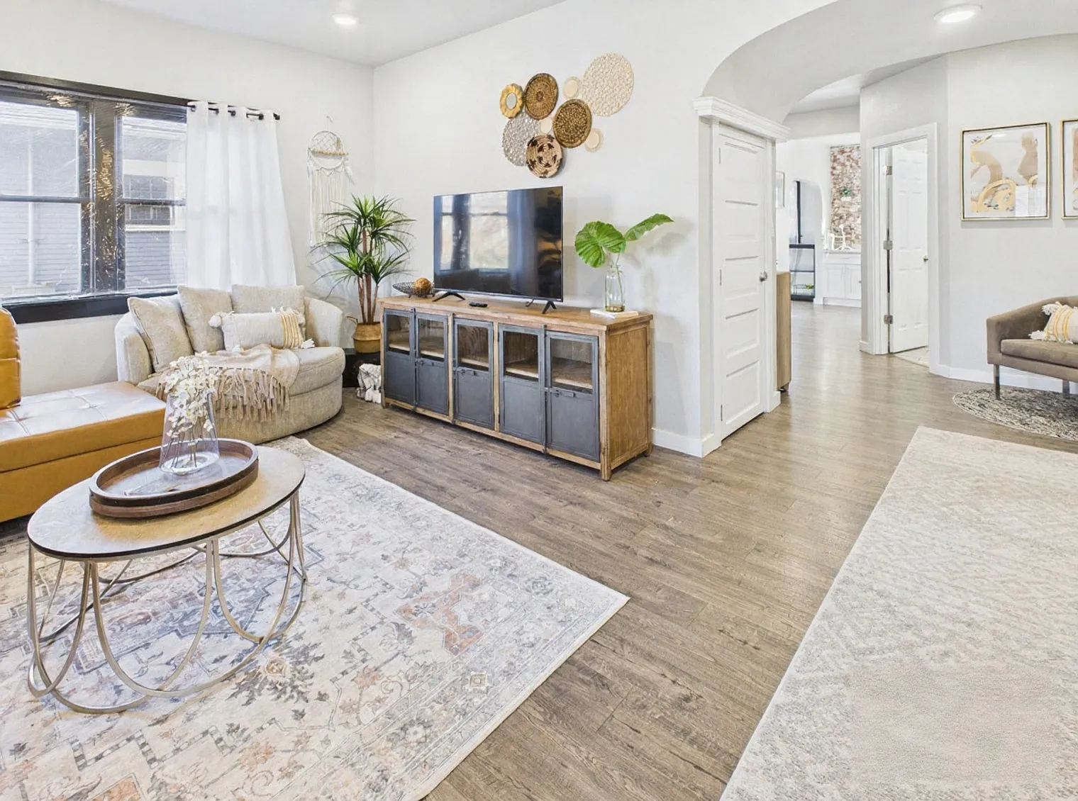 5 bed, 3.0 bath, 2249 sqft, $7,989 — Photo 2