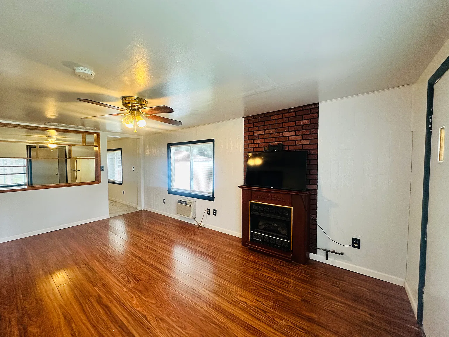 3 bed, 1298 sqft, $1,400 — Photo 2