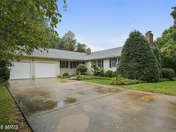Gorgeous Rancher with Mature Landscaping