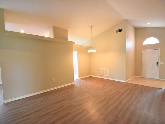 5th image of 2655 Willow Glen Cir