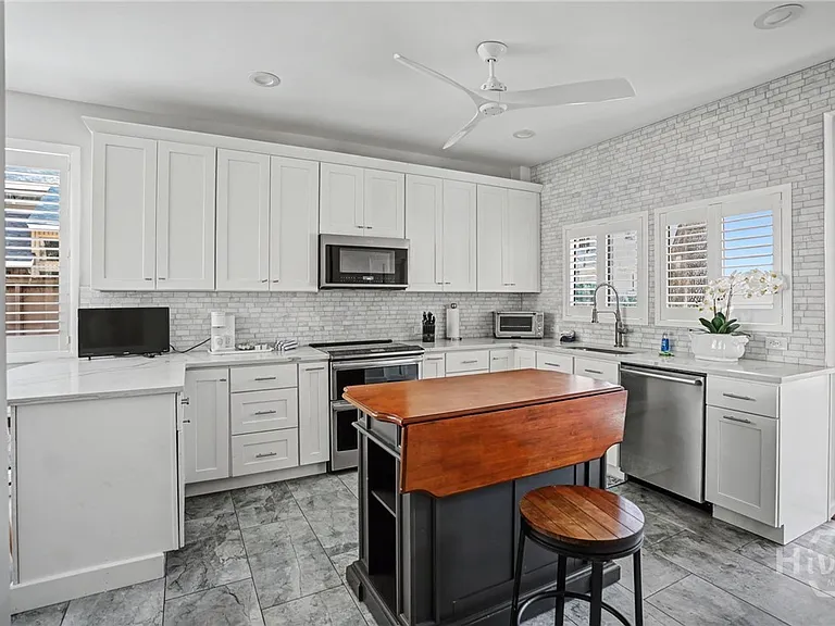 10 Dame Kathryn Dr — Photo 11