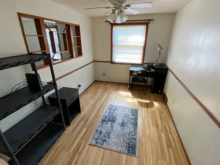 116 W Maple St — Photo 3