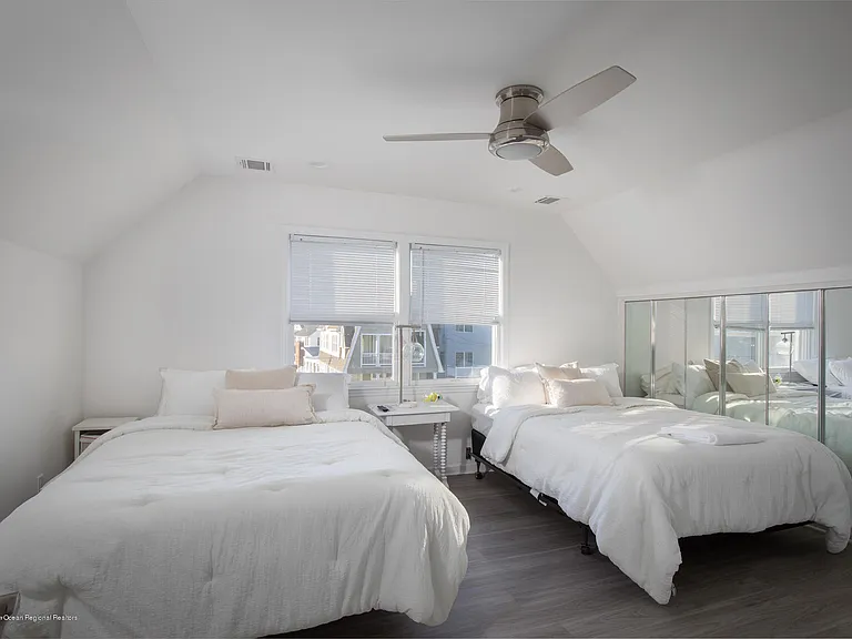 502 Sunset Blvd — Photo 22