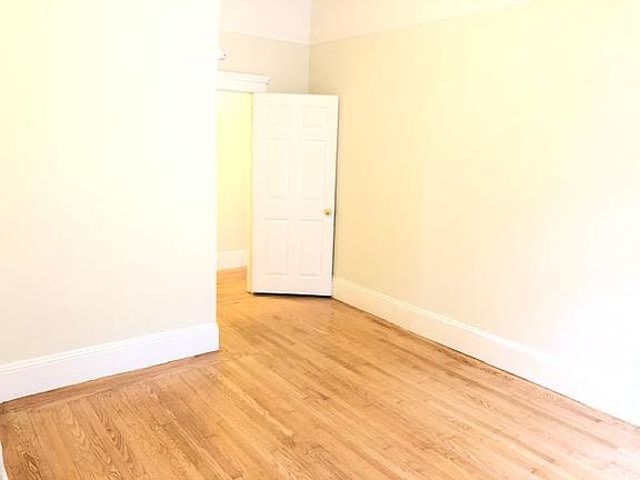 5th image of 110 Highland Ave