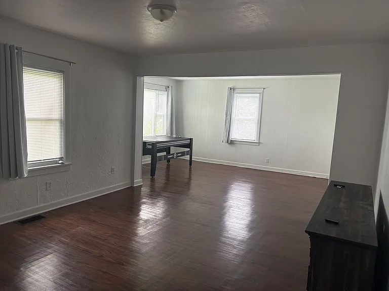 10 N Greenleaf St — Photo 2