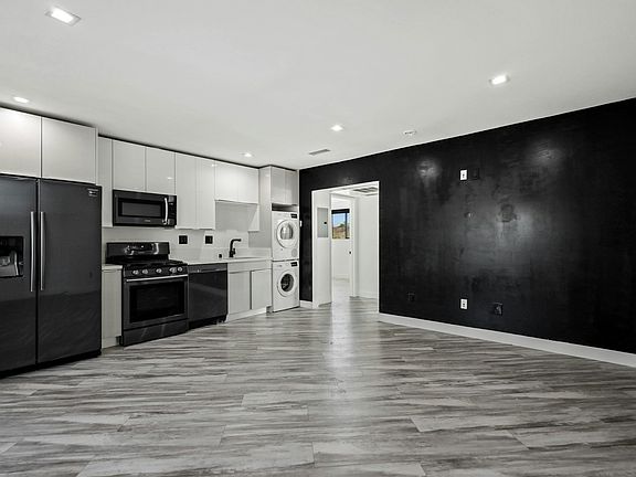 3rd image of 955 N Oxford Ave #5