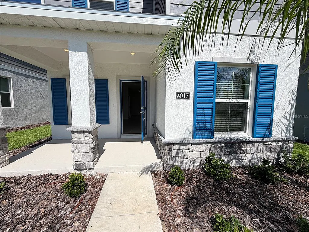 3 bed, 2.5 bath, 1647 sqft, $2,690 — Photo 3