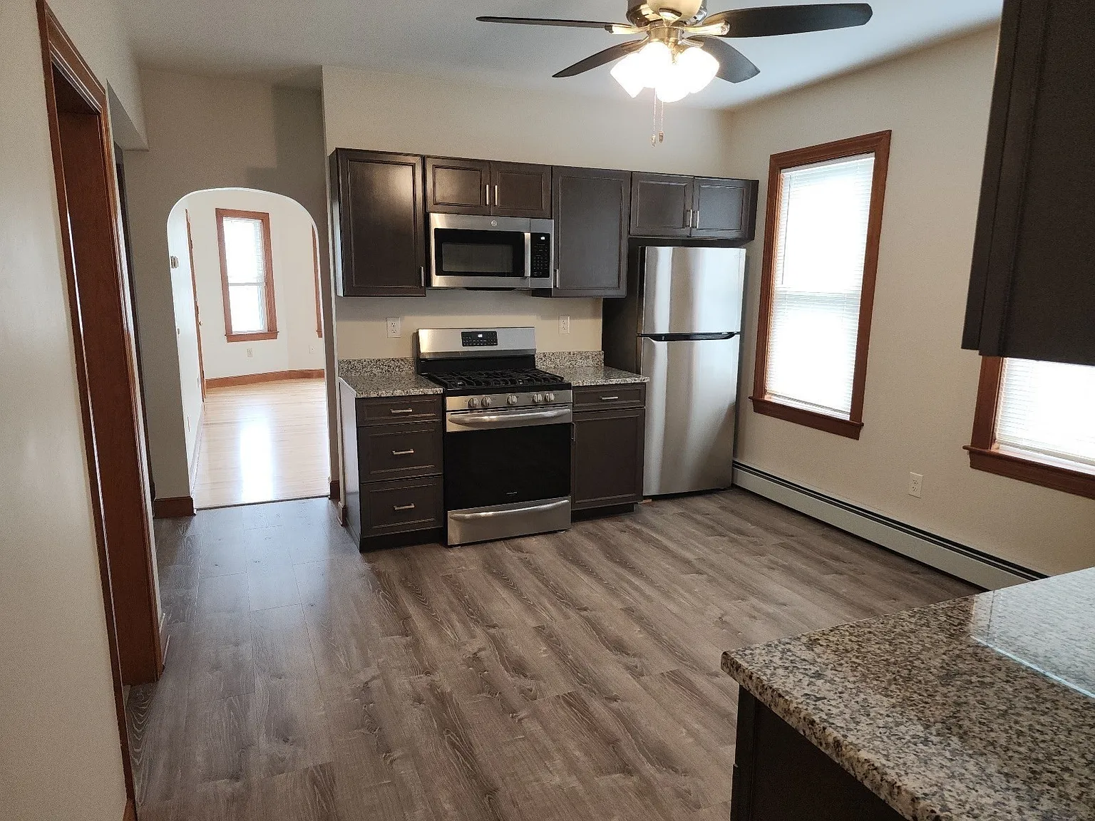 3 bed, 1.0 bath, 1148 sqft, $2,375 — Photo 2