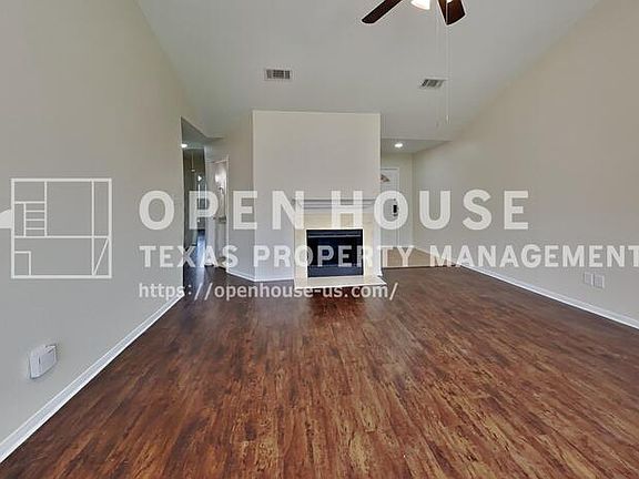 3rd image of 2631 Sherwood Hollow Ln