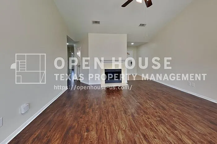2631 Sherwood Hollow Ln — Photo 3