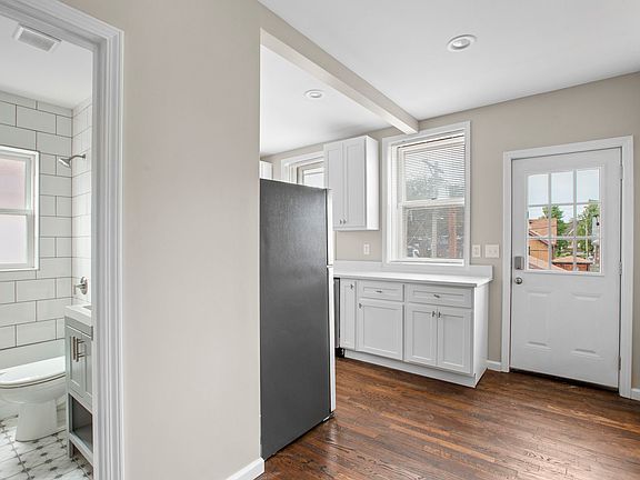 Kitchen Eating Area