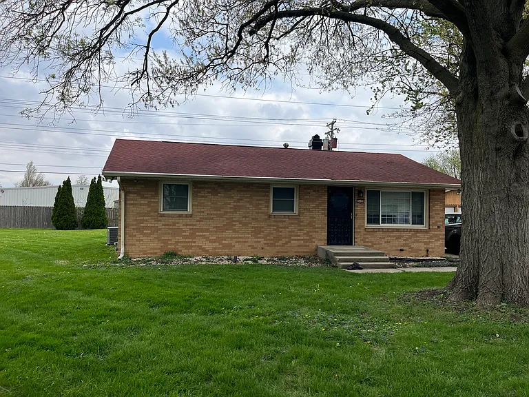 1409 Mittendorf Dr — Photo 2
