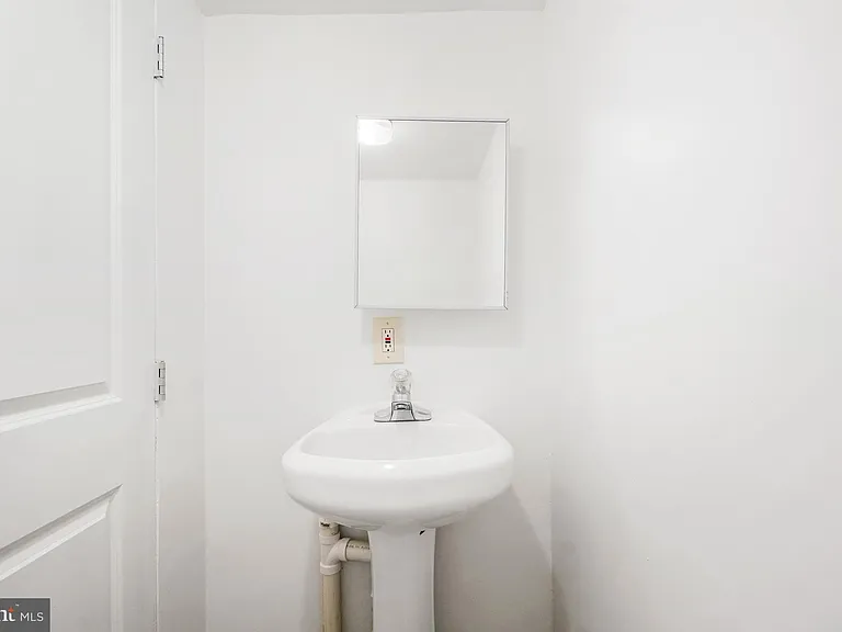 6212 Carters Ln — Photo 15