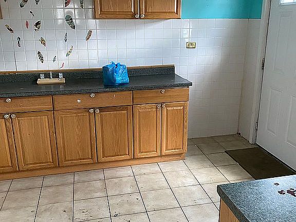 5th image of 1225 E 26th St